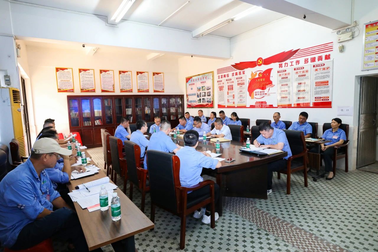 2121非凡召开第四届职工代表大会第一次会议63.jpg