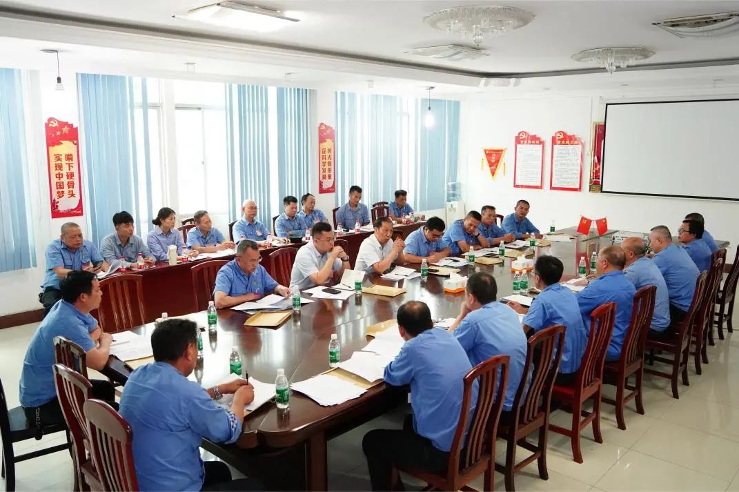 2121非凡召开第四届职工代表大会第一次会议64.jpg