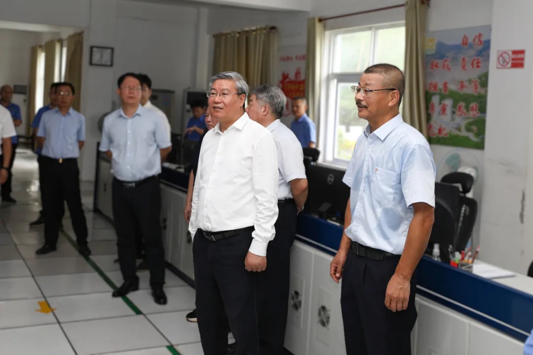 海南省政协主席李荣灿到2121非凡调研3_副本.jpg