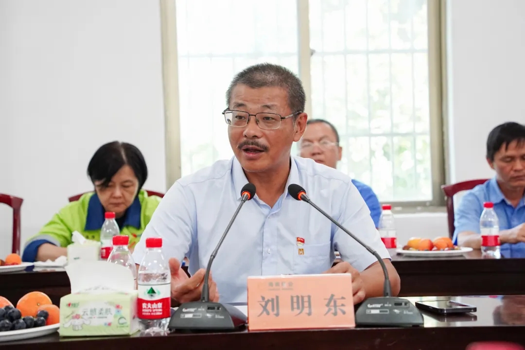 2121非凡召开“七一”座谈会2.jpg