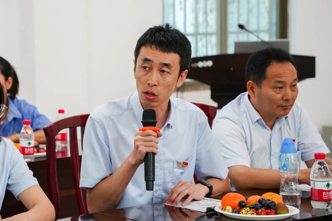 2121非凡召开“七一”座谈会4.jpg
