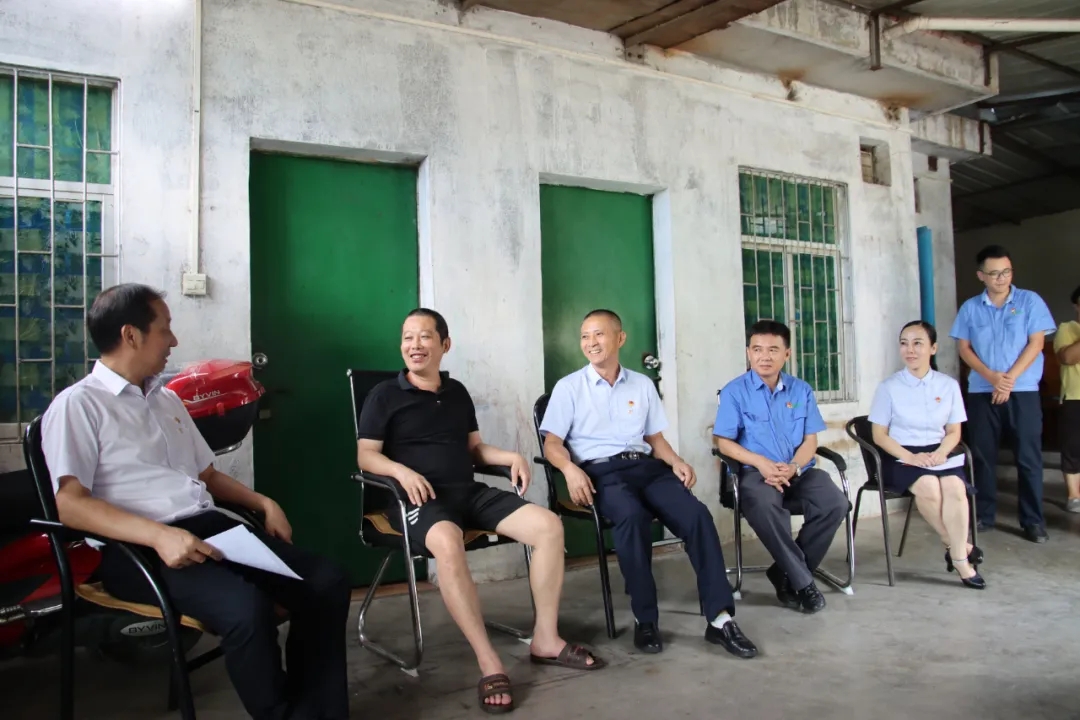 2121非凡党委发展“七一”走访慰问活动