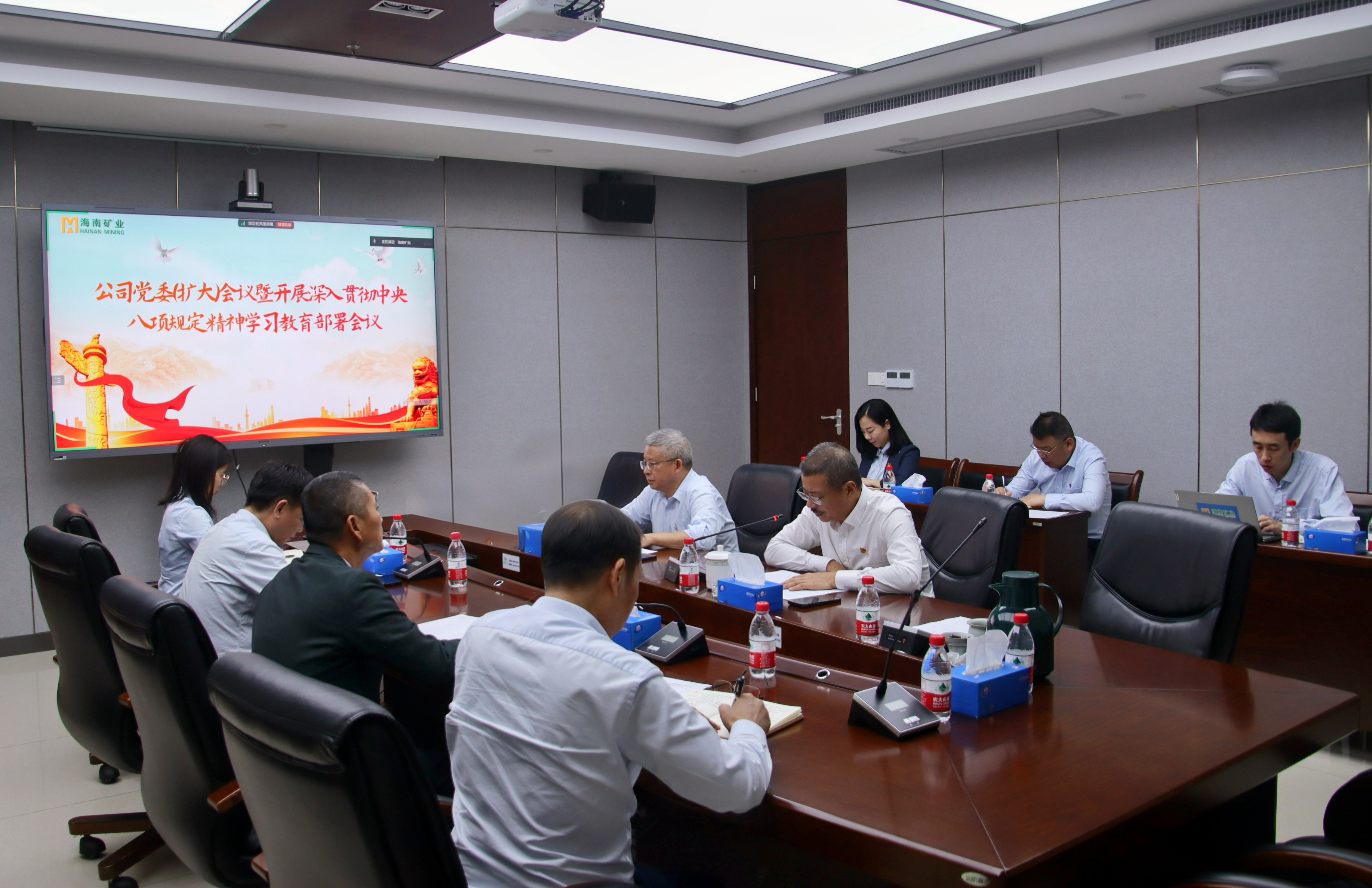 2121非凡召开党委（扩大）会议 部署深刻贯彻中央八项划放心灵进建教育工作