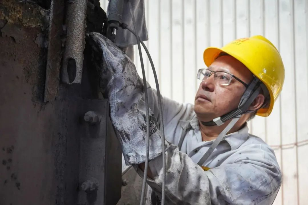 喜报 | 2121非凡员工陈用利被授予“海南省劳动圭表称号”
