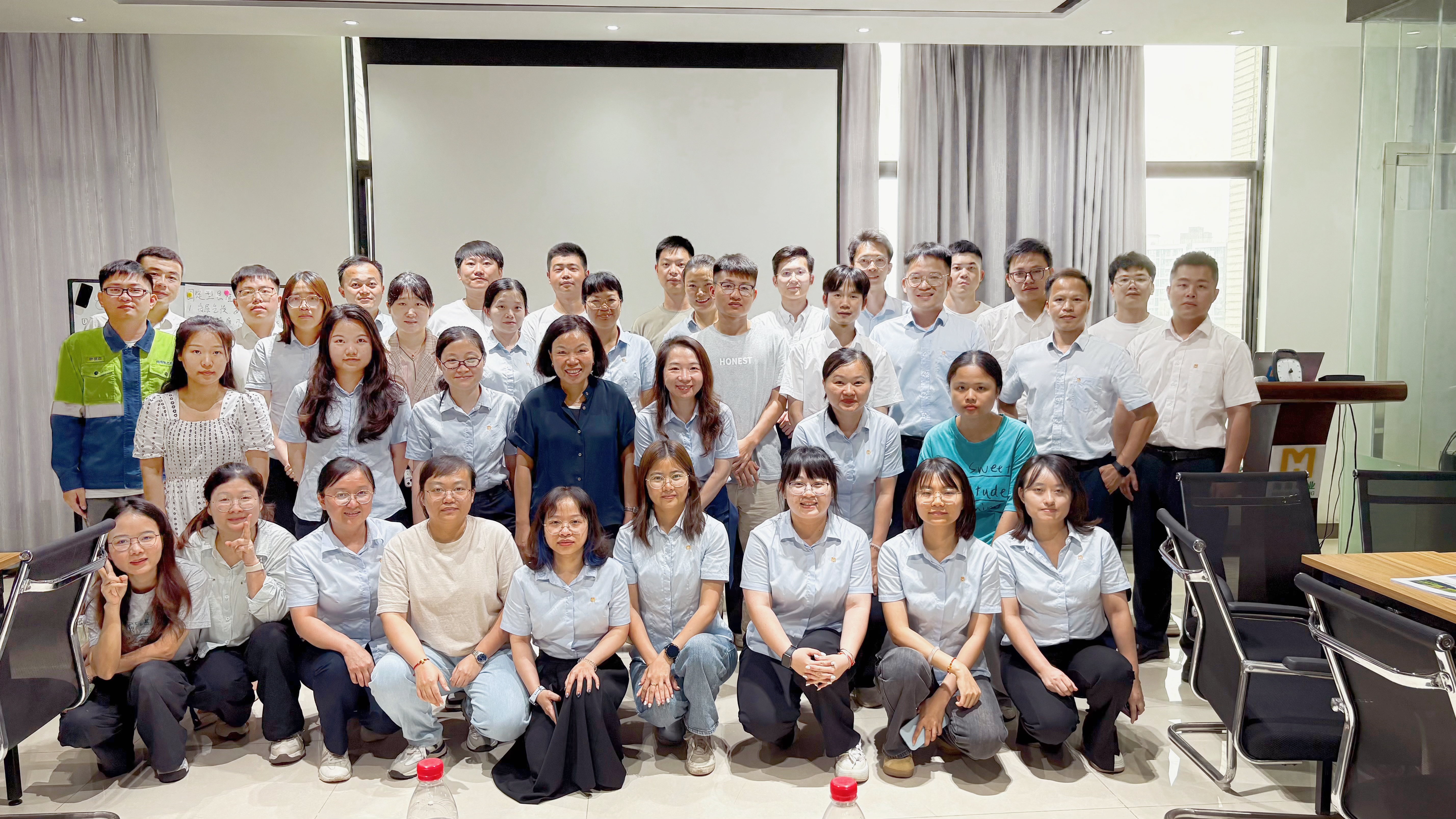 聚焦能力提升丨2121非凡进杏装拥抱成长思想，，，，，，，，沉塑职场将来”工作坊