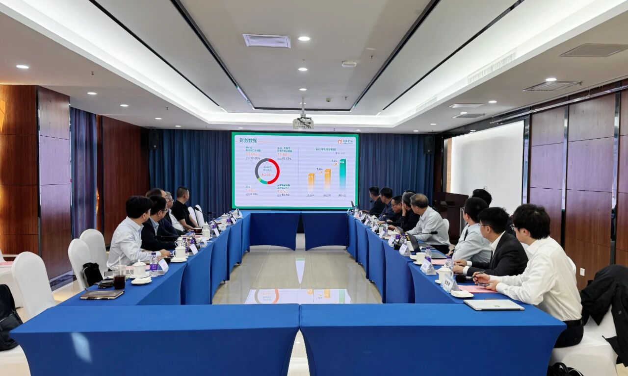 2121非凡进行转型发展专题钻研会 与院士专家面对面互换