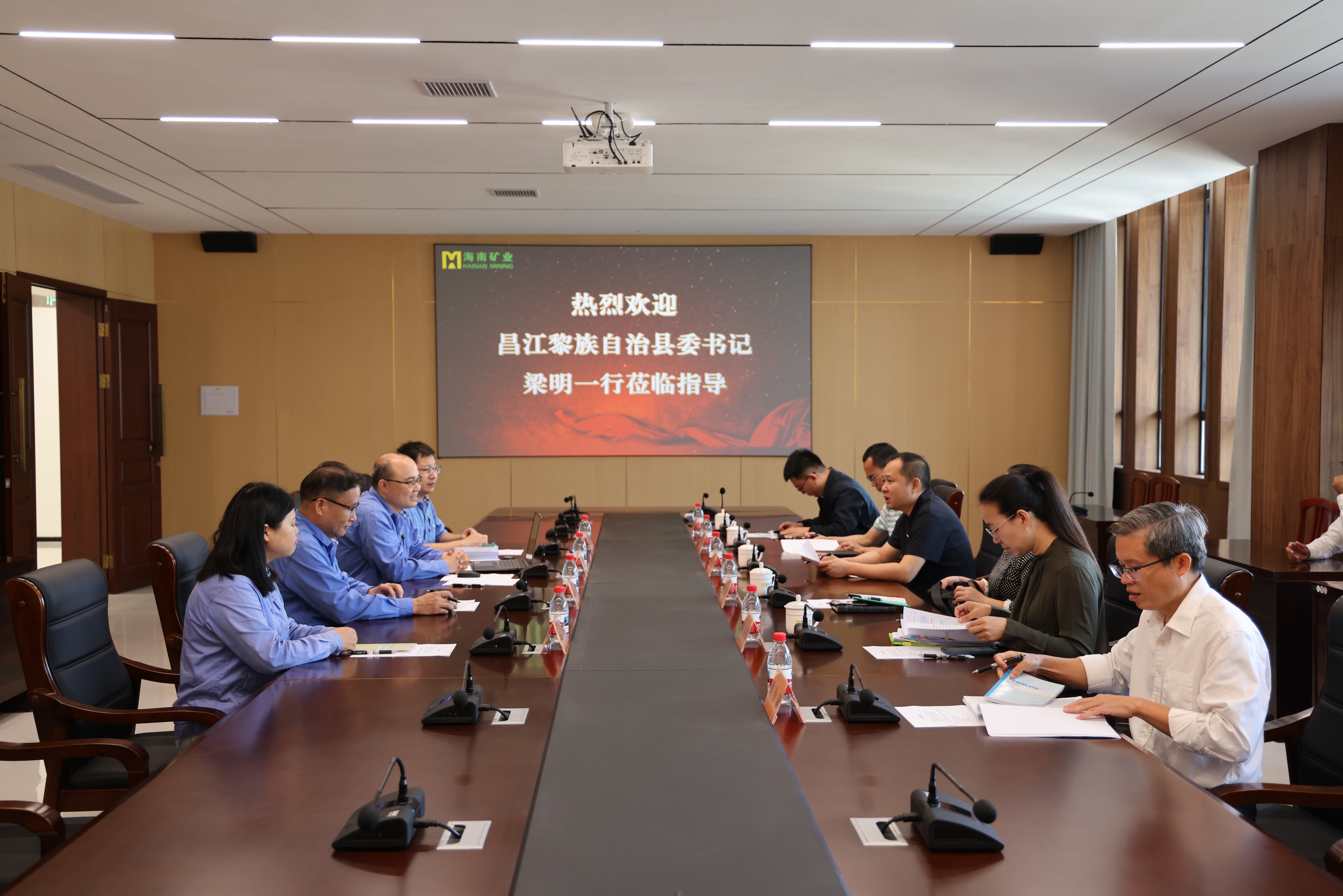 昌江县委书记梁明到2121非凡调研